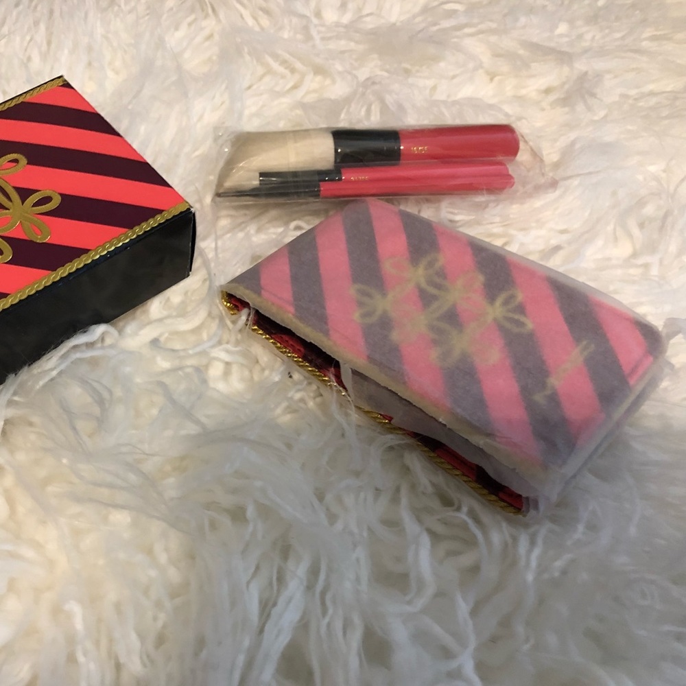 New MAC Makeup Travel Size Brush Set